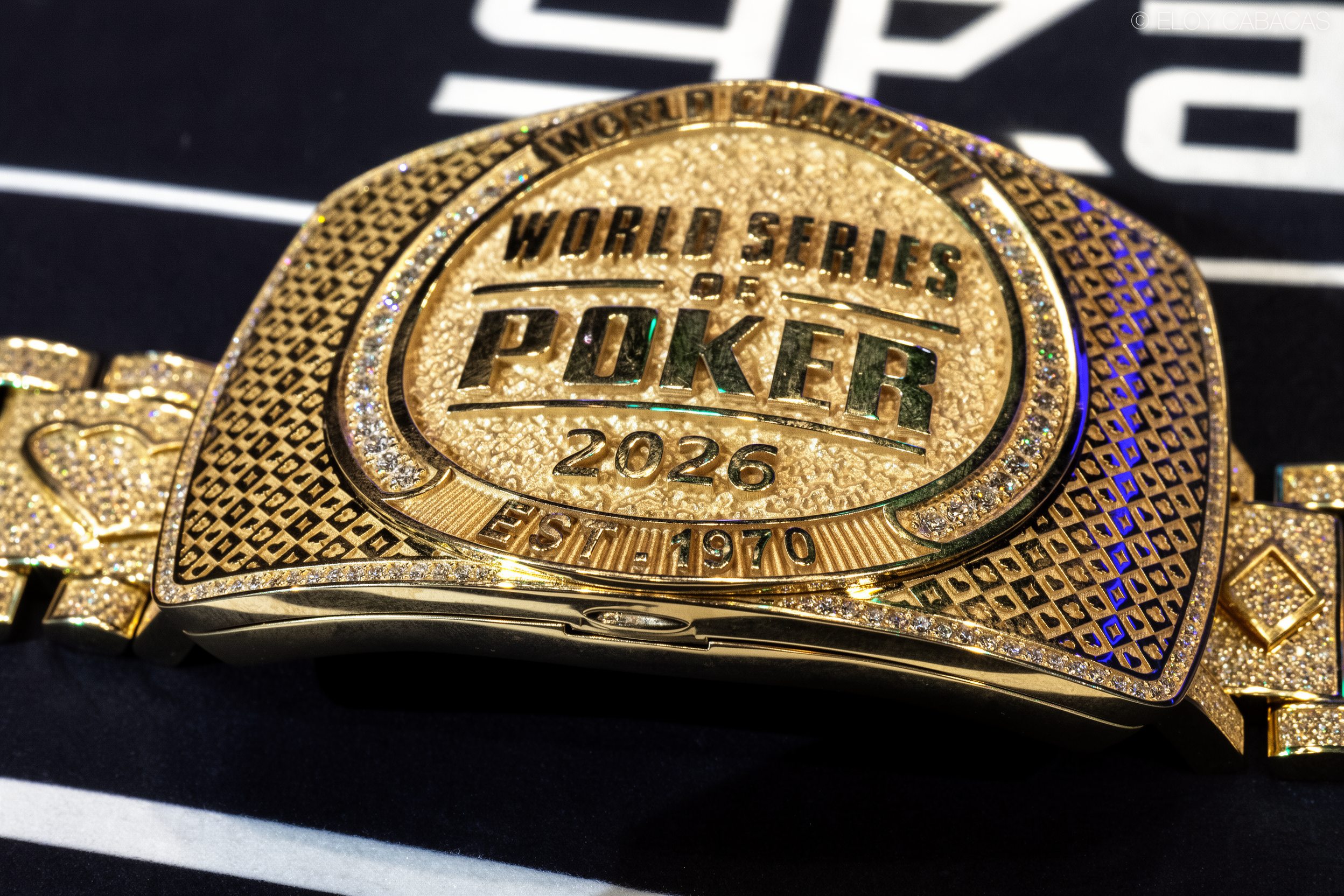 WSOP 主赛事首日淘汰战：六高底牌玩家豪赌全军覆没的心理博弈解析 - 澳门娱乐官网